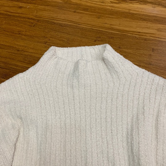 Lulus Cropped Sweater Womens Size‎ Medium Ivory White Fuzzy Knit Mock Neck Long - Picture 2 of 6
